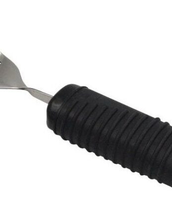 Tenedor flexible con mango negro sobre fondo blanco.