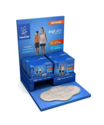 Un présentoir avec une boîte d'Argicam.