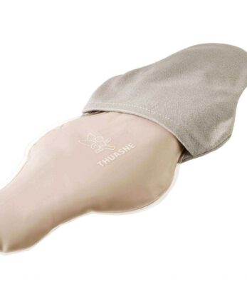 Un Argicam beige avec un couvercle beige sur fond blanc.