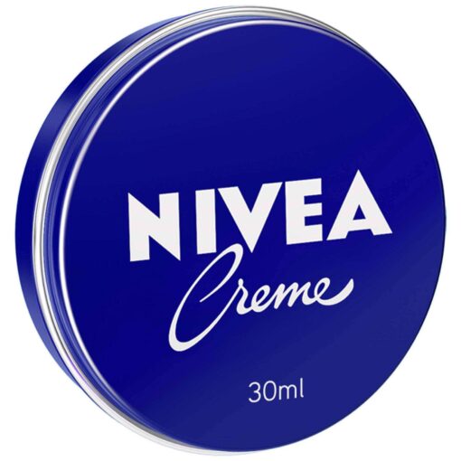 Uma lata de Nivea Creme sobre fundo branco.