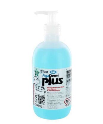 Flacon d'Agaderm de 500 ml et distributeur de désinfectant pour les mains de 500 ml sur fond blanc.