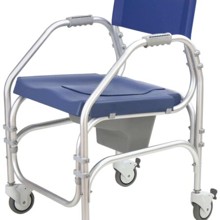 A Cadeira Sanitária Pacific 4 Rodas cadeira de banho com rodas sobre fundo branco.