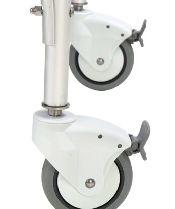 Par de ruedas Pacifc WC Silla 4 ruedas blancas sobre fondo blanco.