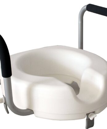 Un elevador de inodoro con reposabrazos con asas negras.