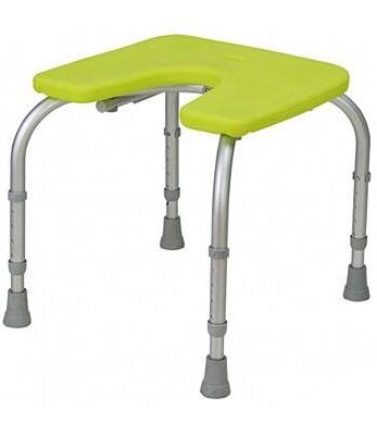 Banco en forma de U de aluminio Sena verde con patas sobre fondo blanco.