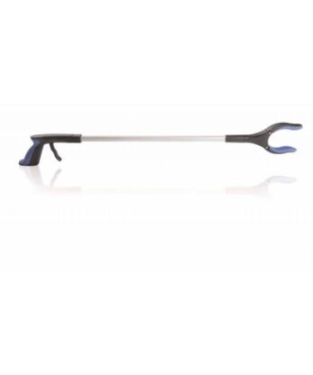 Pinça Pegar Objetos Rotativa preta e azul sobre fundo branco.