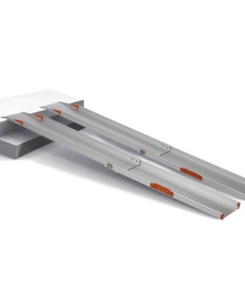Pair of ramps Telescopic ramp T2 - 203cmx40cm in aluminum on a white background.