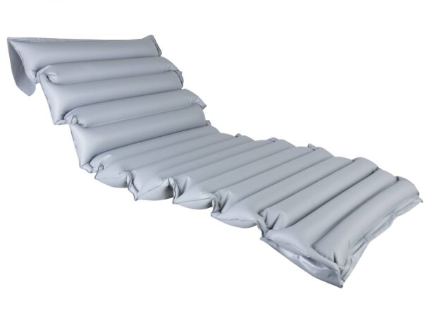 Chaise longue gonflable Domus 2S Matelas anti-cicatrices Pression Alterna gris sur fond blanc.