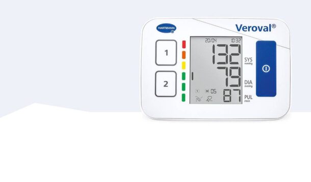 Tensiómetro compacto Veroval sobre fondo blanco.