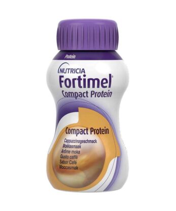 Uma garrafa de Fortimel Compact Protein Café 4x125ml sobre fundo branco.