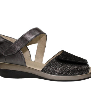 Sandalia estabilizadora de tacón Mallorca negra y plateada de mujer con puntera abierta.