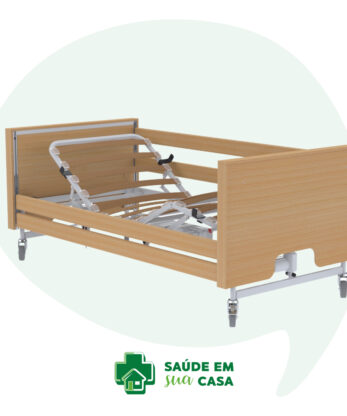 La **Cama articulada eléctrica con elevación en H** con armazón de madera, secciones ajustables para mayor comodidad del paciente y función de alimentación eléctrica. El diseño de la cama articulada garantiza un apoyo óptimo. En la parte inferior de la imagen aparecen el logotipo y el texto "HEALTH AT HOME".