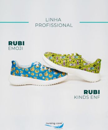 Dois pares de vibrantes sapatos de enfermagem Wash’Go Sport Rubi: um com desenhos de emojis amarelos e o outro adornado com padrões de desenhos animados verdes, ambos com a marca 