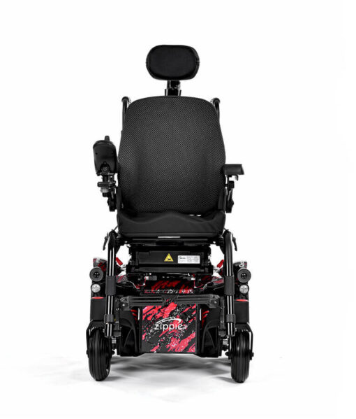 A Cadeira de Rodas Elétrica Q300 M Mini Kids é uma cadeira de rodas motorizada que apresenta um design elegante de painel frontal preto e vermelho. Inclui um encosto de malha, apoio de cabeça e painel de controle intuitivo no apoio de braço direito, unindo estilo com funcionalidade para atender a todos os usuários.