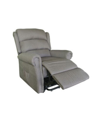 A Poltrona elétrica elevatória Renaissance, em estofamento cinza, apresenta um apoio para os pés estendido, encosto almofadado e braços. Visto do ângulo frontal esquerdo, seu design inspirado na Renascença complementa elegantemente seu conforto moderno.