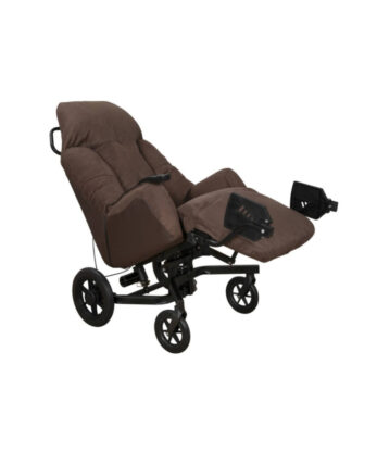 El Sillón de Transporte Eléctrico Antirronquidos ofrece comodidad y movilidad con su diseño reclinable marrón, acolchado, reposapiés ajustable, grandes ruedas traseras y pequeñas ruedas delanteras para facilitar el transporte.