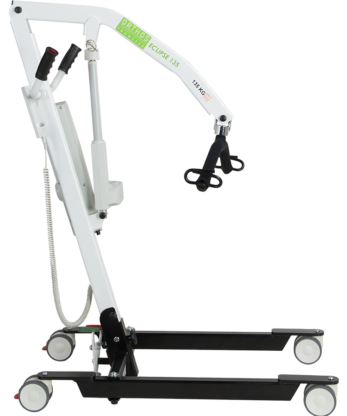 La grúa Eclipse, una grúa de pacientes en blanco y negro con ruedas y brazo mecánico para elevar y trasladar personas, se muestra sobre un fondo liso.