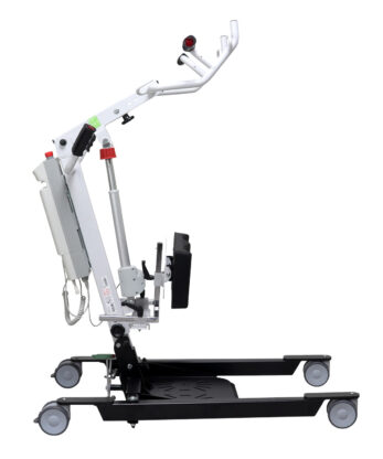 Vista lateral de la grúa verticalizadora Eclipse, con estructura blanca y negra, ruedas con freno, brazo ajustable, panel de control, soporte de rodilla ajustable en altura/ángulo para mayor estabilidad durante la transferencia, reposapiés extraíble y botón de seguridad de emergencia.